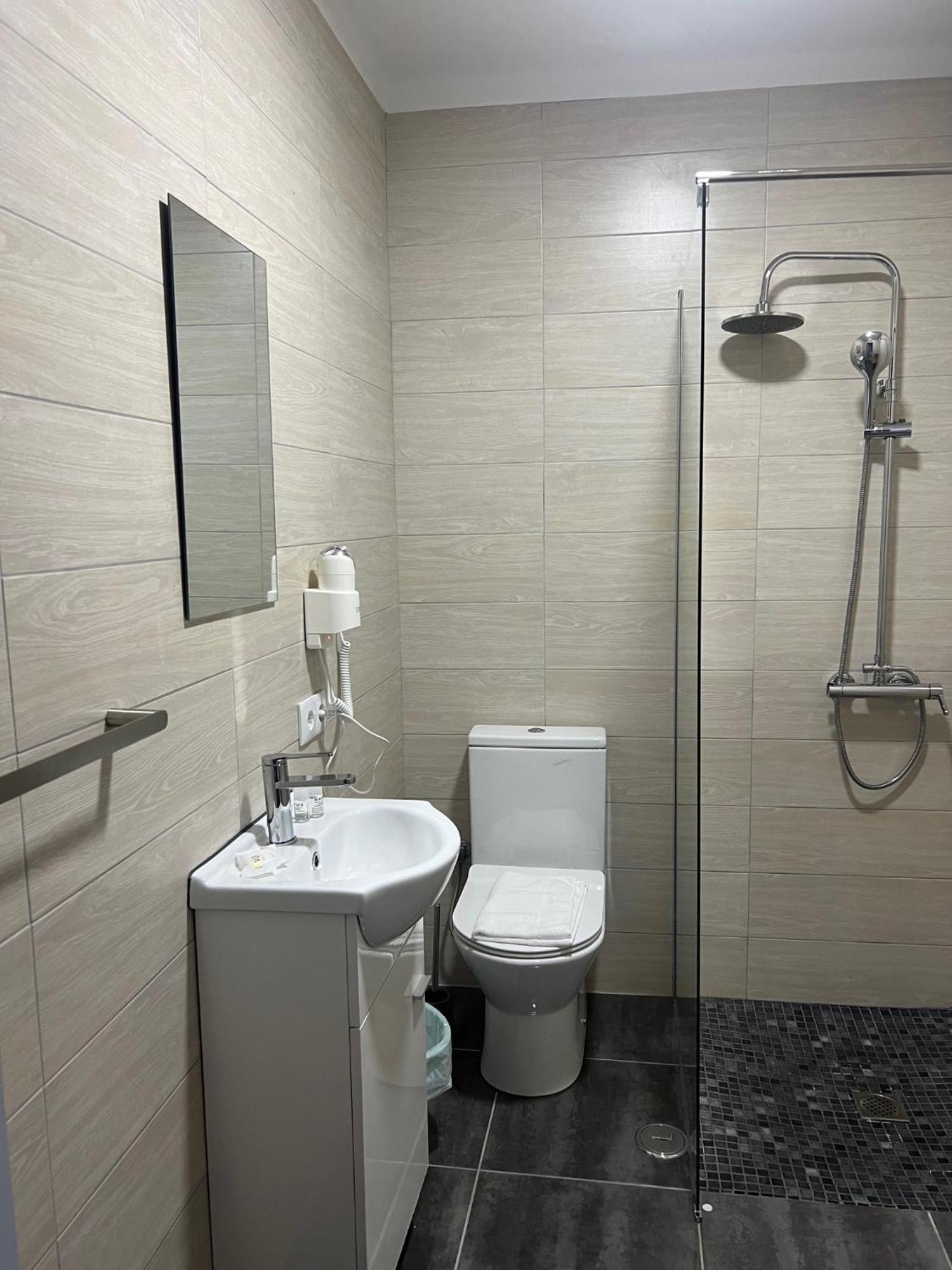 White Guest Villa *